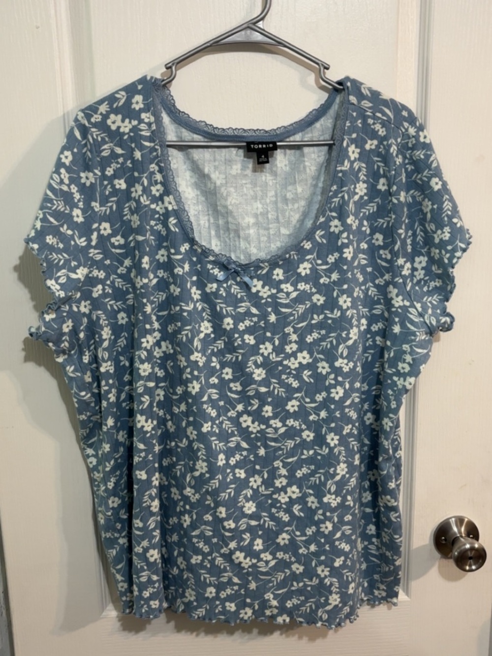 Torrid Blue Floral Scoop Neck Eyelet Top size 4X